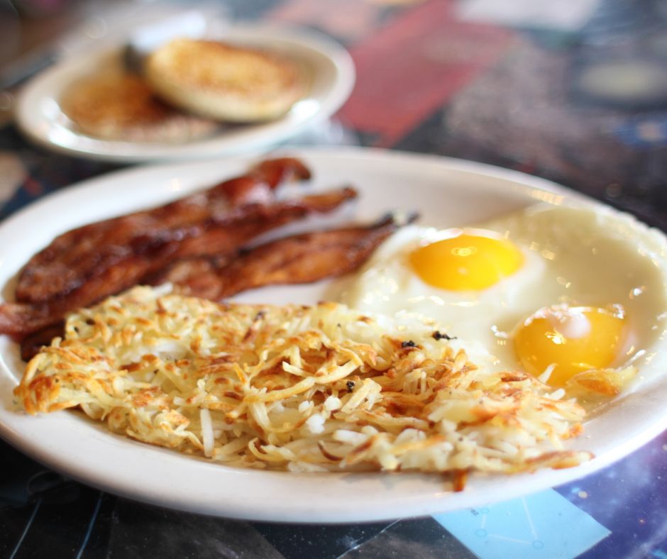 Breakfast social at Knollwood Pointe