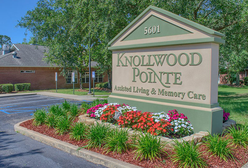Knollwood Pointe entrance sign surrounded by greenery